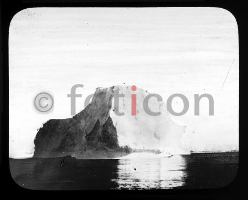 Eisberg | Iceberg - Foto foticon-600-simon-meer-363-011-sw.jpg | foticon.de - Bilddatenbank für Motive aus Geschichte und Kultur
